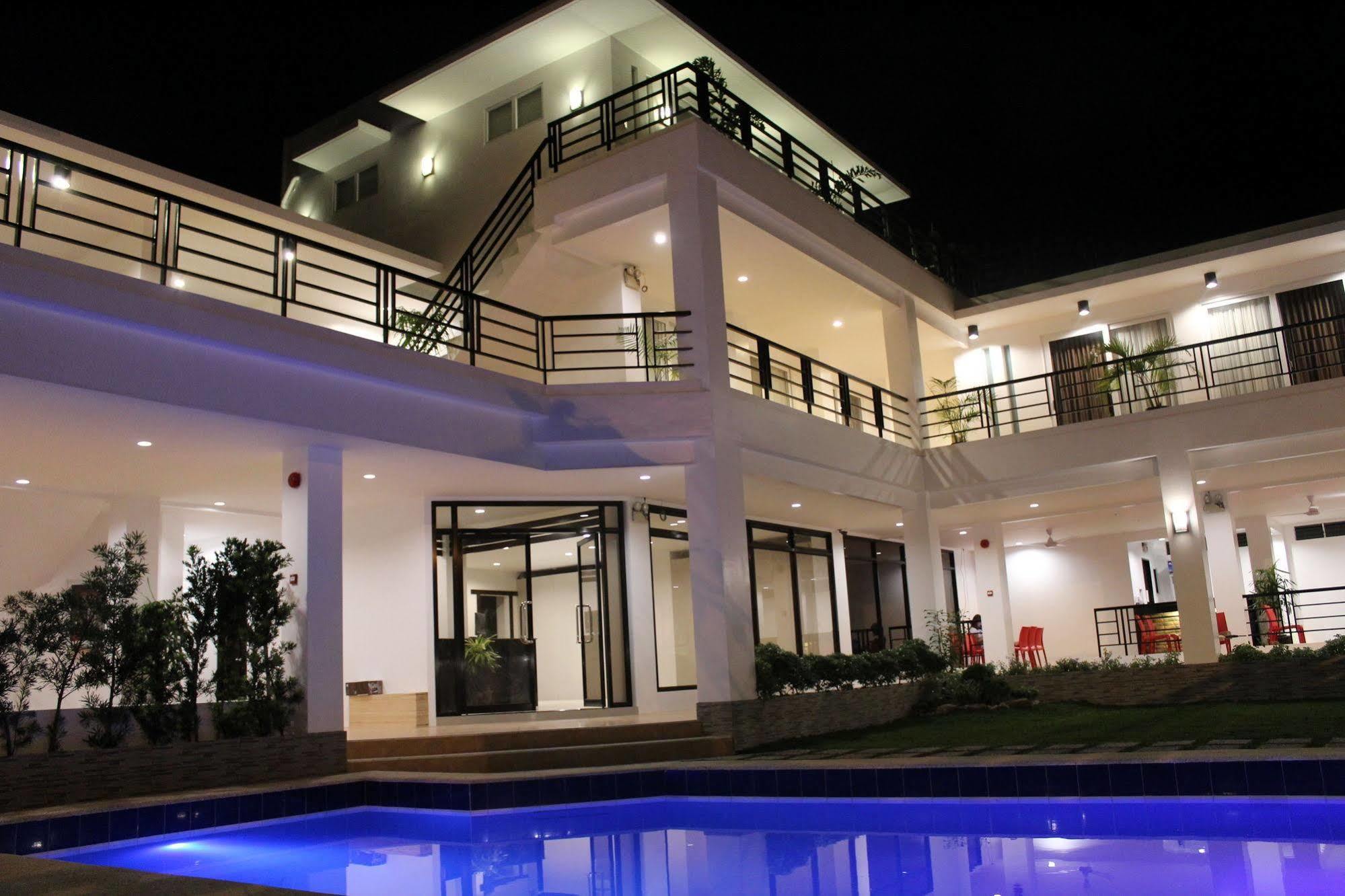 Be-Ing Suites Davao Zewnętrze zdjęcie